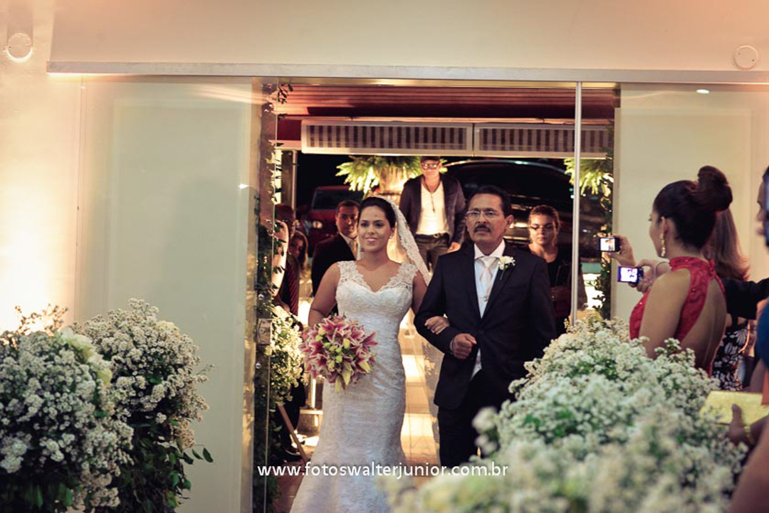 noiva entrando com o pai